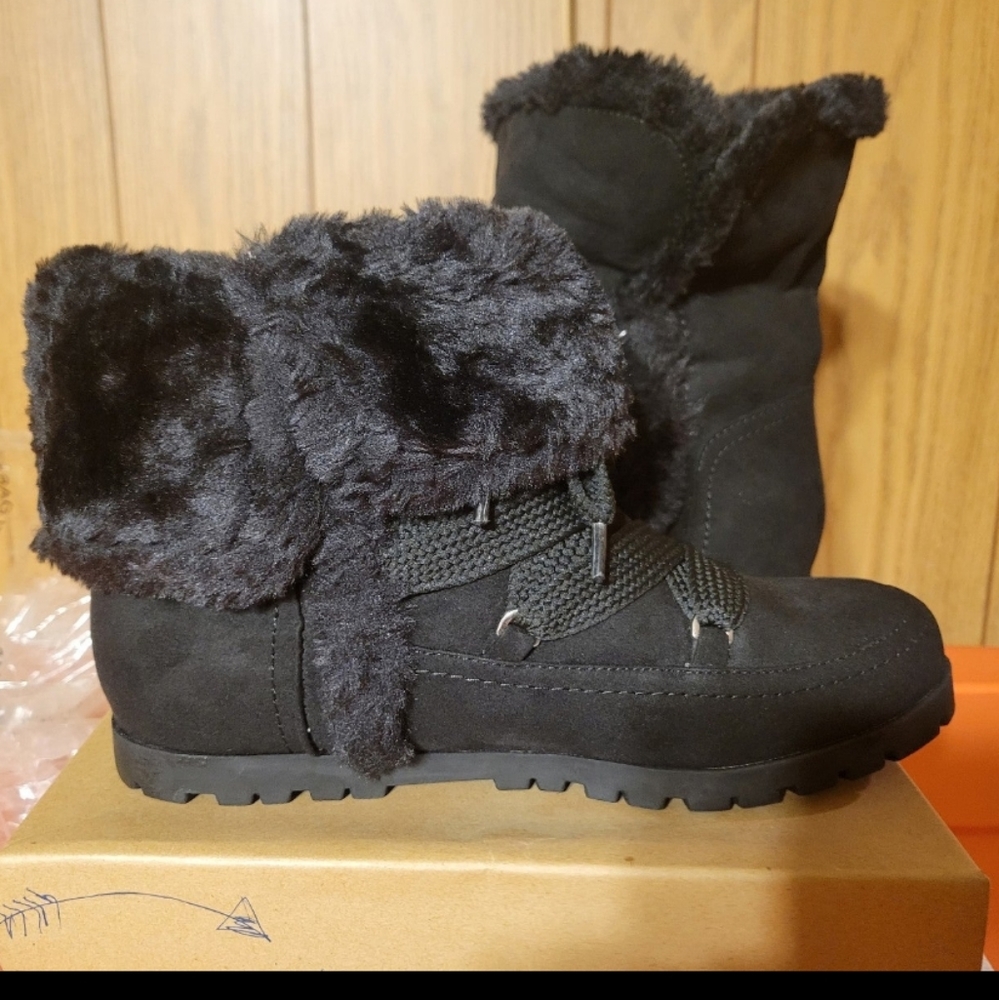 SZ 8 INDIGO RD FUR LINED WINTER BOOTS